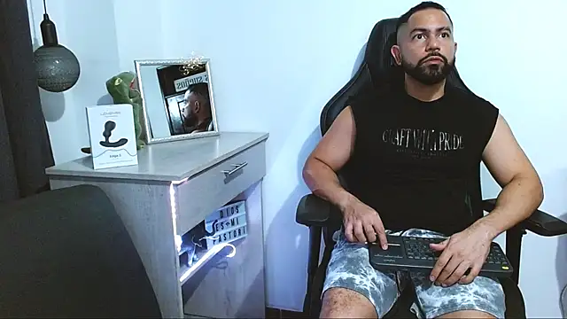 Snapshot of piter_berlin chatting on January 2025 12:05:02 AM piter berlin online show from January 2025 12:05:02 AM