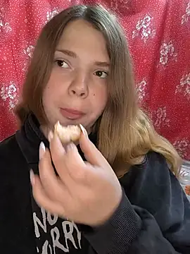 Snapshot of Zuli_Kiska chatting on June 2026 10:43:02 AM Zuli Kiska online show from June 2026 10:43:02 AM