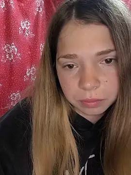 Snapshot of Zuli_Kiska chatting on June 2026 03:18:01 AM Zuli Kiska online show from June 2026 03:18:01 AM