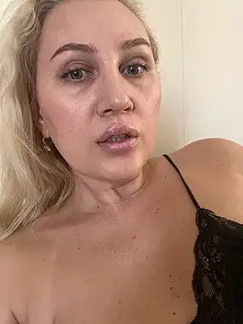 YourBlondee online show from February 2026 05:26:02 AM