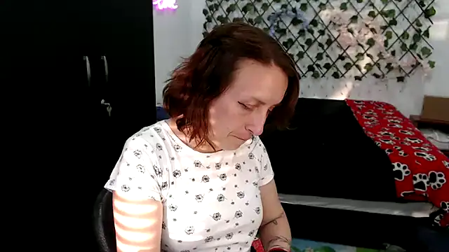 kittykalor09 online show from April 2026 10:41:02 PM