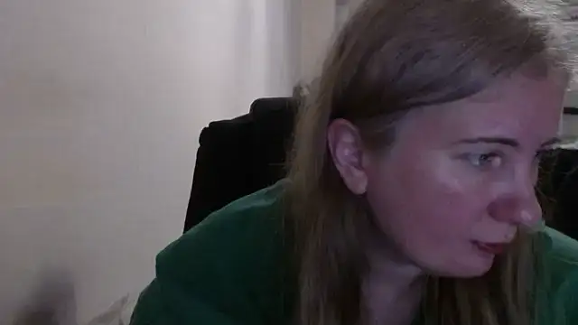 Snapshot of PeterAndJen chatting on April 2026 08:09:02 PM PeterAndJen online show from April 2026 08:09:02 PM