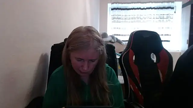 Snapshot of PeterAndJen chatting on April 2026 05:05:02 PM PeterAndJen online show from April 2026 05:05:02 PM