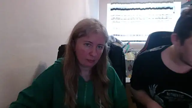 Snapshot of PeterAndJen chatting on April 2026 05:17:01 PM PeterAndJen online show from April 2026 05:17:01 PM
