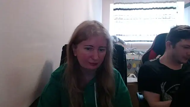 Snapshot of PeterAndJen chatting on April 2026 08:02:02 AM PeterAndJen online show from April 2026 08:02:02 AM