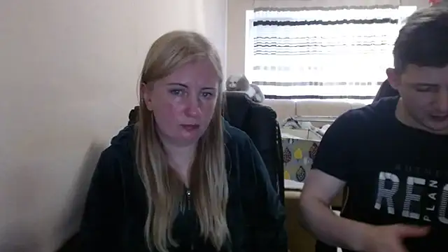Snapshot of PeterAndJen chatting on April 2026 04:42:02 PM PeterAndJen online show from April 2026 04:42:02 PM