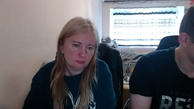 Snapshot of PeterAndJen chatting on April 2026 05:47:02 AM PeterAndJen online show from April 2026 05:47:02 AM