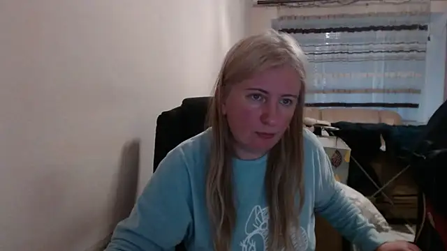Snapshot of PeterAndJen chatting on May 2026 05:17:02 PM PeterAndJen online show from May 2026 05:17:02 PM