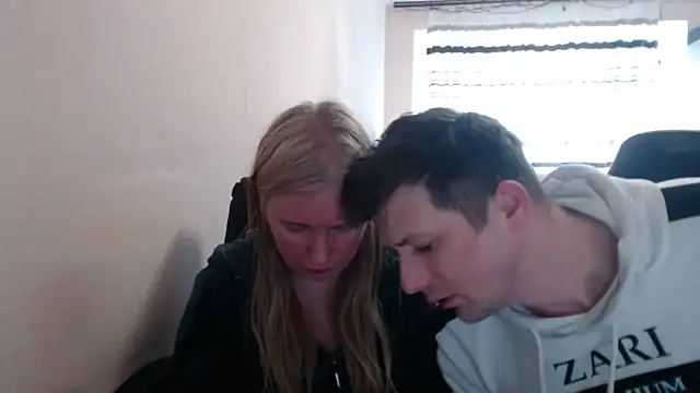 Snapshot of PeterAndJen chatting on May 2026 05:52:02 PM PeterAndJen online show from May 2026 05:52:02 PM