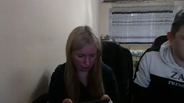 Snapshot of PeterAndJen chatting on May 2026 06:04:01 PM PeterAndJen online show from May 2026 06:04:01 PM