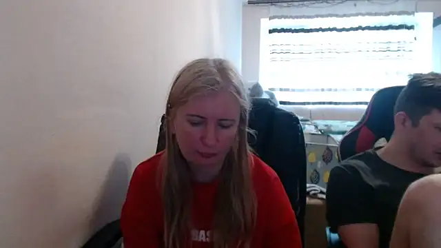 Snapshot of PeterAndJen chatting on May 2026 07:35:02 AM PeterAndJen online show from May 2026 07:35:02 AM