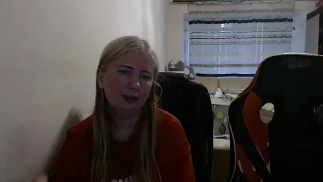 Snapshot of PeterAndJen chatting on May 2026 05:29:02 PM PeterAndJen online show from May 2026 05:29:02 PM