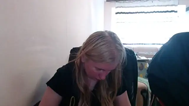 Snapshot of PeterAndJen chatting on May 2026 04:14:02 PM PeterAndJen online show from May 2026 04:14:02 PM