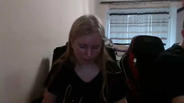 Snapshot of PeterAndJen chatting on May 2026 04:57:04 PM PeterAndJen online show from May 2026 04:57:04 PM