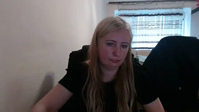 Snapshot of PeterAndJen chatting on May 2026 05:51:01 PM PeterAndJen online show from May 2026 05:51:01 PM