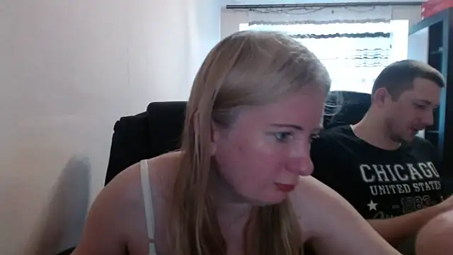 Snapshot of PeterAndJen chatting on May 2026 06:19:01 AM PeterAndJen online show from May 2026 06:19:01 AM