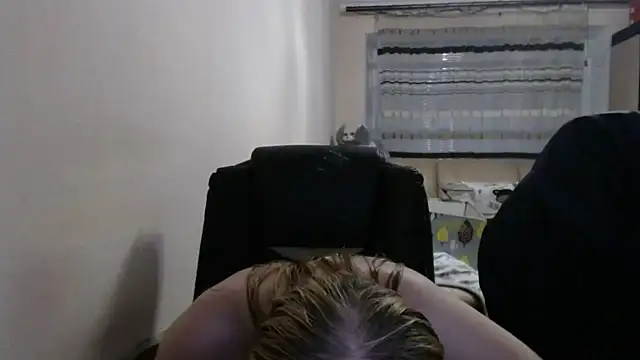 Snapshot of PeterAndJen chatting on May 2026 06:36:02 PM PeterAndJen online show from May 2026 06:36:02 PM