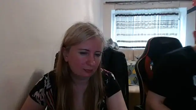 Snapshot of PeterAndJen chatting on May 2026 04:26:02 PM PeterAndJen online show from May 2026 04:26:02 PM