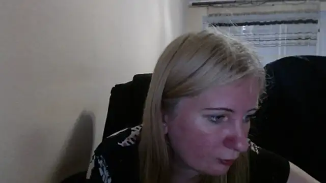 Snapshot of PeterAndJen chatting on May 2026 05:53:01 PM PeterAndJen online show from May 2026 05:53:01 PM