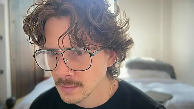 Snapshot of mcklister_kinky_feets chatting on April 2026 03:42:02 PM mcklister kinky feets online show from April 2026 03:42:02 PM