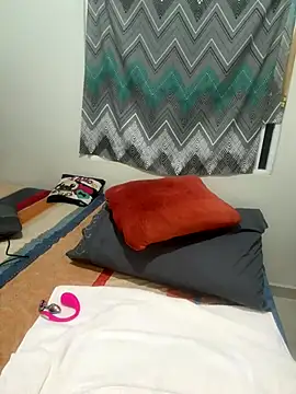 MileyGia online show from November 2025 12:47:01 AM