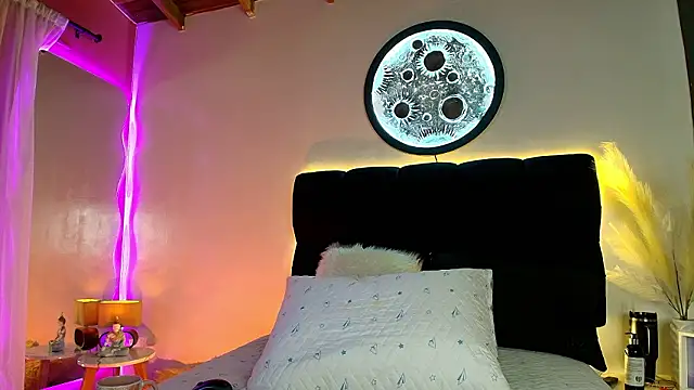 lorrayne  online show from March 2026 12:11:01 PM