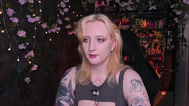 Snapshot of AsheLucker chatting on June 2026 06:29:02 AM AsheLucker online show from June 2026 06:29:02 AM