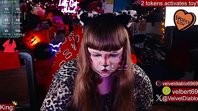 Snapshot of VelvetDiablo chatting on October 2025 12:00:01 AM VelvetDiablo online show from October 2025 12:00:01 AM