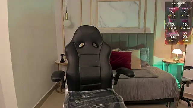 Holly madison  online show from April 2026 12:50:01 PM