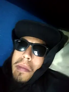 AlexAlejandro13 online show from April 2026 10:12:02 PM