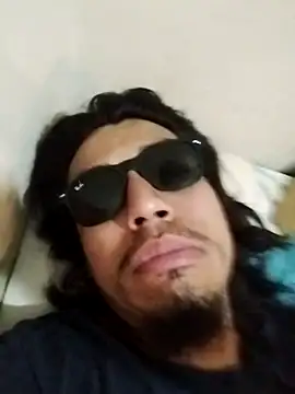 AlexAlejandro13 online show from April 2026 10:25:02 PM