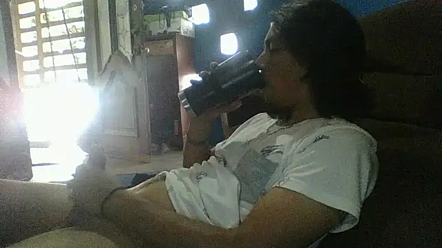 AlexAlejandro13 online show from May 2026 09:20:01 PM