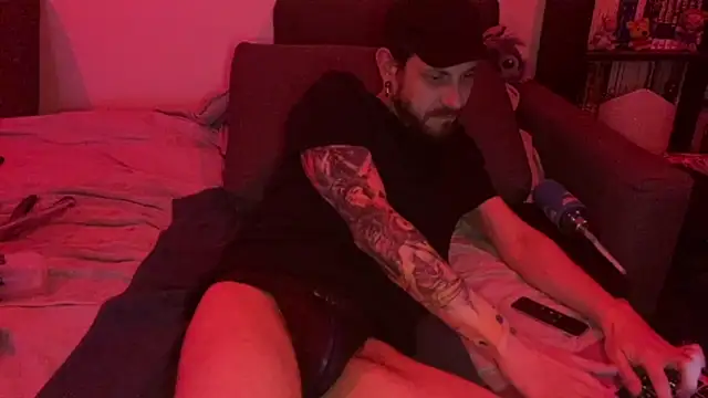 MadArzh online show from January 2025 12:44:02 PM