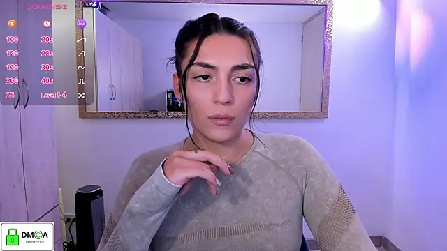 Snapshot of EricaVanderhill chatting on May 2026 12:28:02 AM EricaVanderhill online show from May 2026 12:28:02 AM