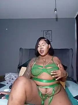Snapshot of PearlSexxy69 chatting on July 2026 05:11:02 AM PearlSexxy69 online show from July 2026 05:11:02 AM