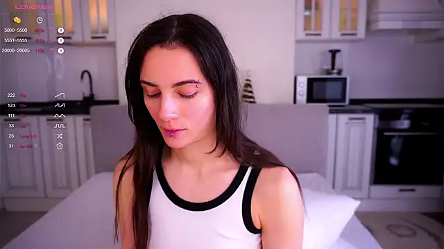 Holla Molly online show from February 2025 08:06:01 AM