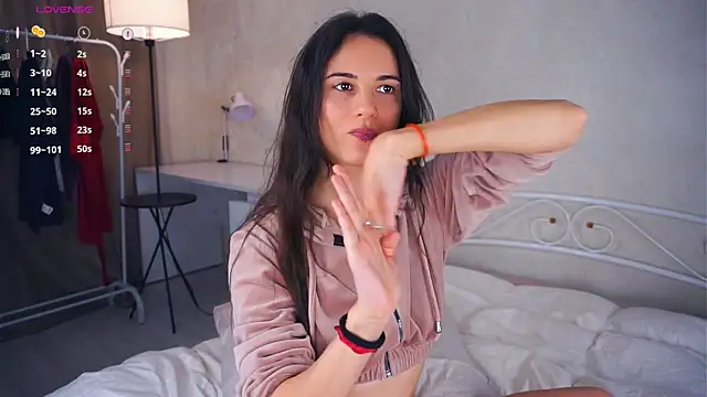 Holla Molly online show from March 2025 12:52:01 PM