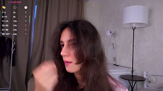 Holla Molly online show from November 2025 05:17:01 AM