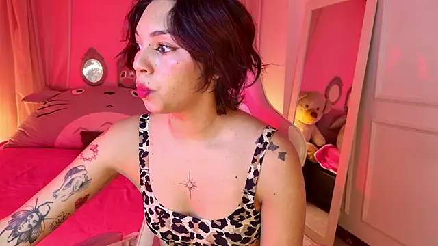 Lyna love online show from October 2025 09:04:01 PM