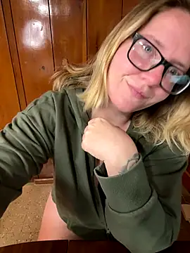 Lizzyloo online show from November 2025 01:27:02 AM