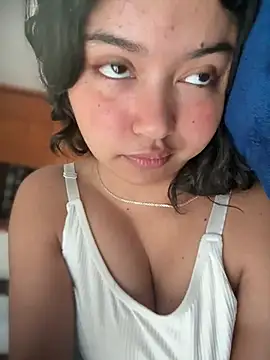 Snapshot of Peach_Girll chatting on May 2026 03:28:01 PM Peach Girll online show from May 2026 03:28:01 PM
