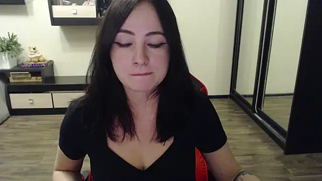 Laralianna online show from October 2025 05:11:01 PM