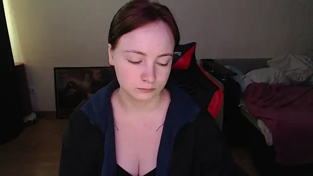 Snapshot of Laralianna chatting on May 2026 06:00:01 AM Laralianna online show from May 2026 06:00:01 AM