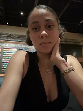 Snapshot of rennibear chatting on July 2026 04:51:02 AM rennibear online show from July 2026 04:51:02 AM