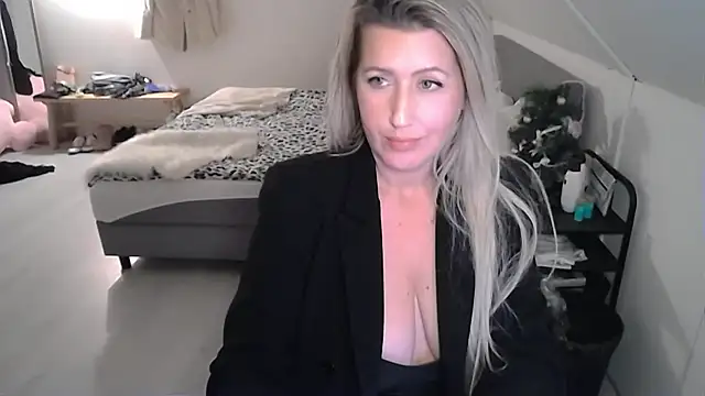 TessToy online show from December 2024 05:55:02 PM