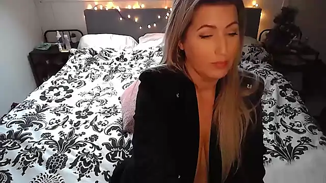 TessToy online show from January 2025 11:26:02 AM