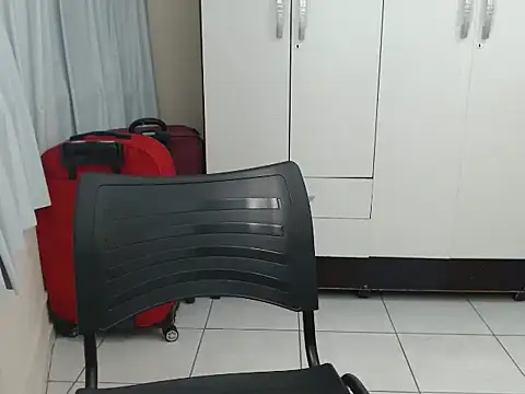 Snapshot of vaholiver chatting on February 2026 06:25:01 PM vaholiver online show from February 2026 06:25:01 PM