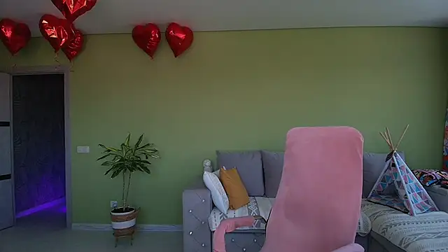 Snapshot of Cuddle_Cat chatting on June 2026 06:00:01 AM Cuddle Cat online show from June 2026 06:00:01 AM