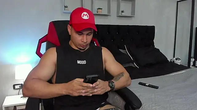 tyler hank01 online show from November 2025 10:45:02 PM