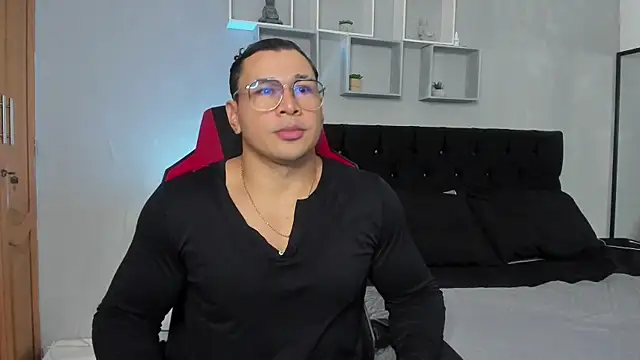 tyler hank01 online show from December 2025 02:28:01 AM